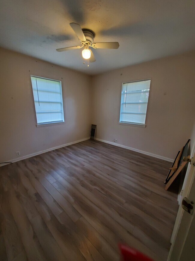 Foto del edificio - 2235 Mineral Springs Rd
