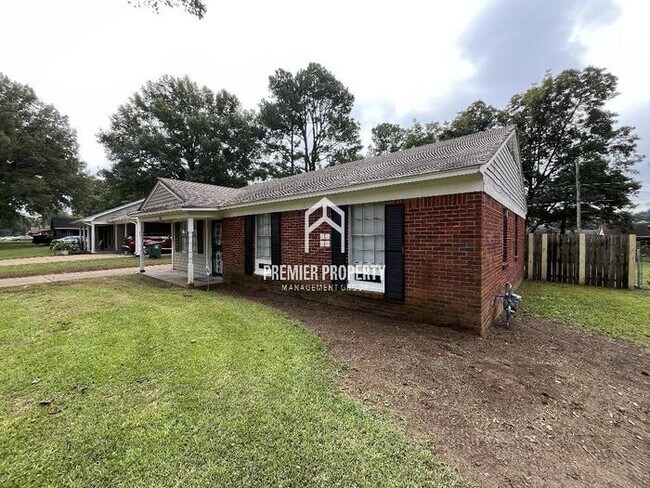 Building Photo - 1311 Abernathy Rd