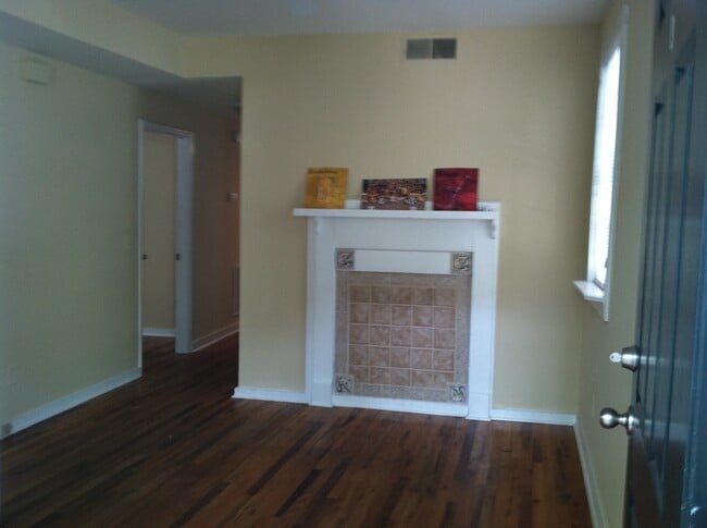 Building Photo - 120 Coming St