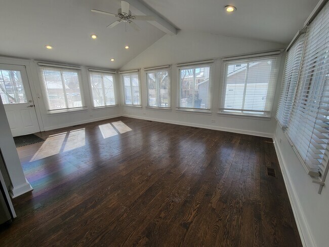 Foto del edificio - 127 N Mill St