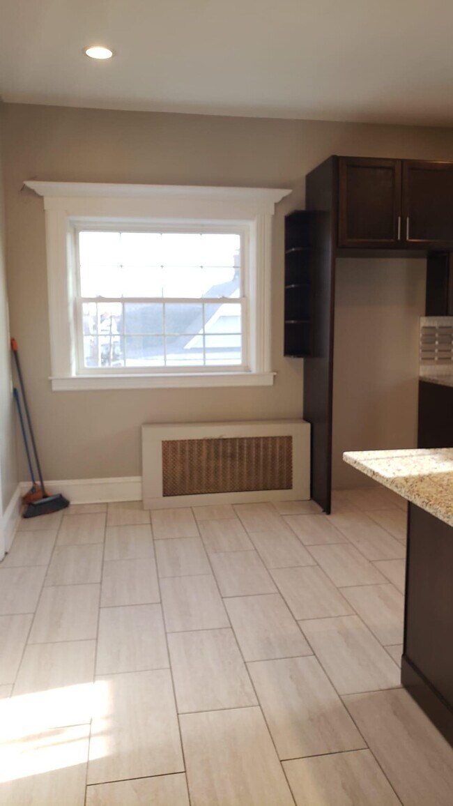 Building Photo - 141 Autumn St