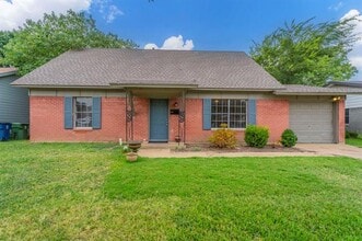 Building Photo - 1131 Pebblebrook Dr