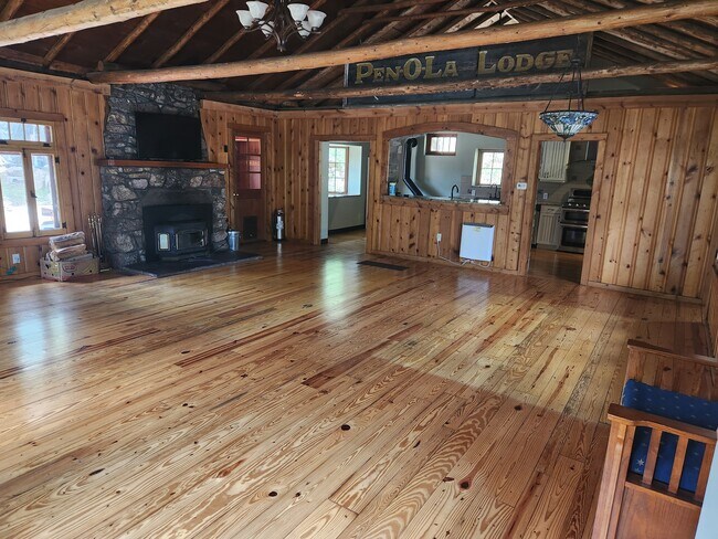 Building Photo - 8129 S Turkey Creek Rd