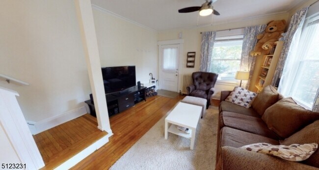 Foto del edificio - 61 Dunnell Rd