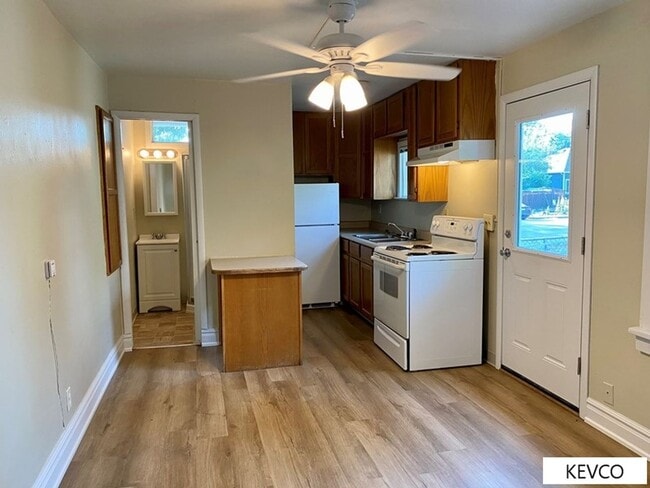 Building Photo - 601 Laporte Ave