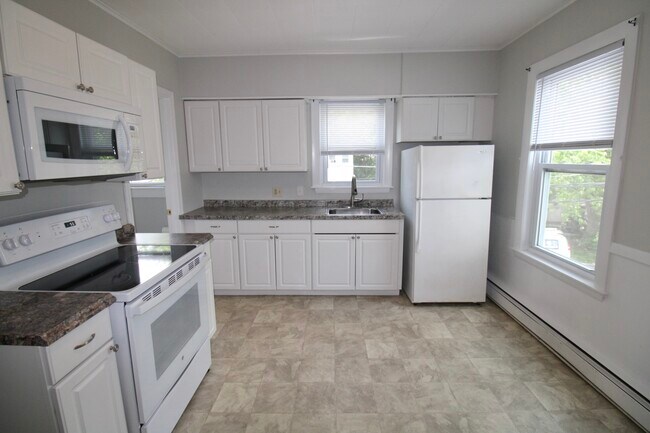 Kitchen - 208 Irving St
