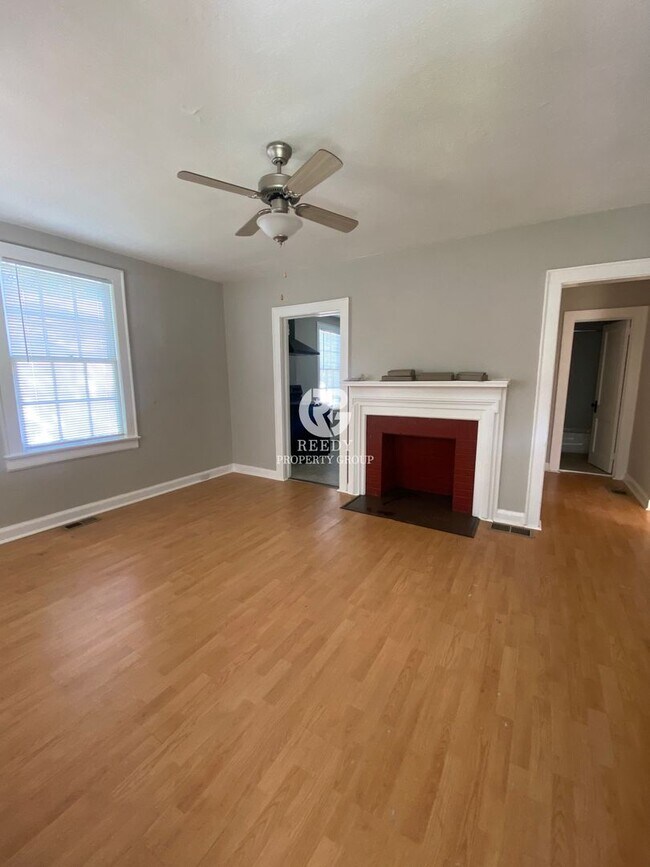 Foto del edificio - Remodeled Beaumont Mill Village Home - Very Cute 2 bed / 1 bath with fully fenced yard!