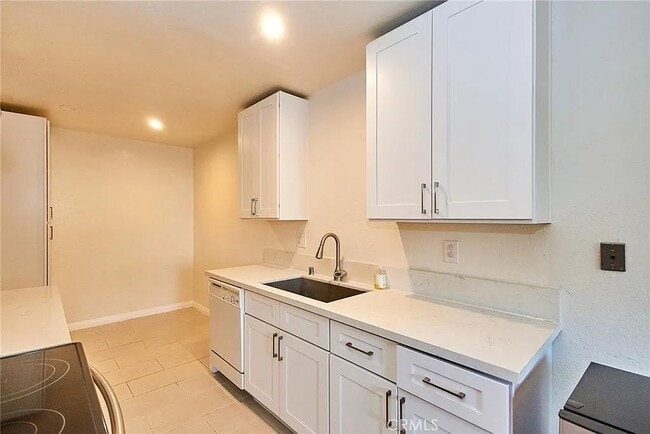 Building Photo - 2386 E Del Mar Blvd