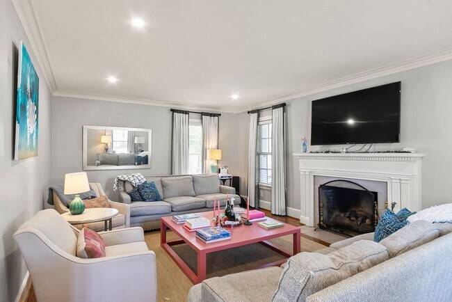 Foto del edificio - Beautiful 3 Bed 3.5 Bath Home! Available Fall 2026!