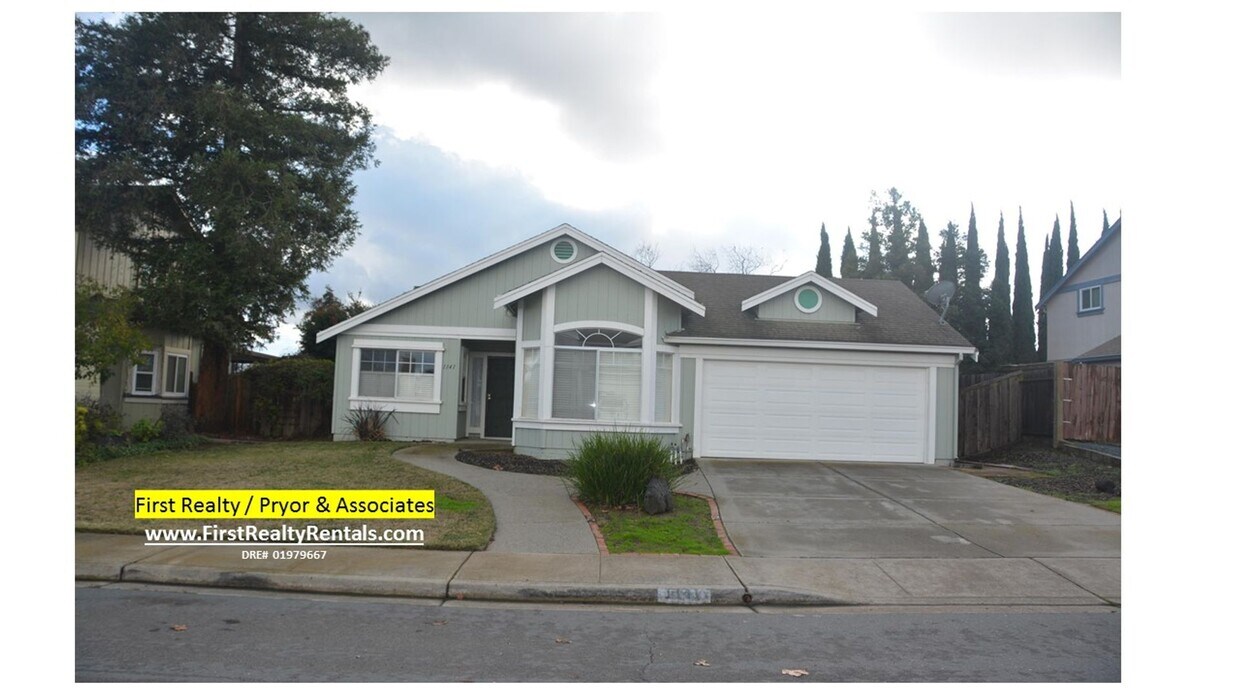 Primary Photo - Oakley 3/2 - Located on a quiet court