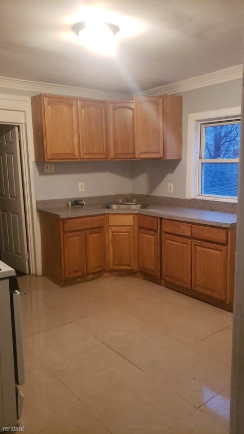3 br, 1 bath - 382 S 10th St - 3 br, 1 bath  - 382 S 10th St