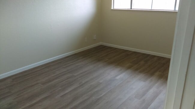 Foto del edificio - Nice and Clean 2 Bedroom 1 Bath Duplex in Orangevale
