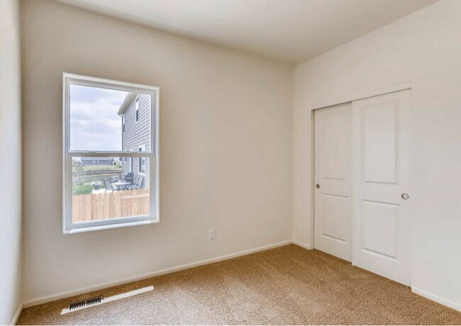 Foto del edificio - 7376 Blue River Ave