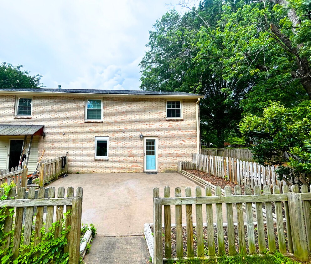 Primary Photo - 8070 Esterbrook Dr