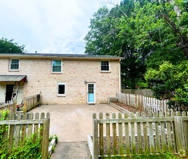 Building Photo - 8070 Esterbrook Dr