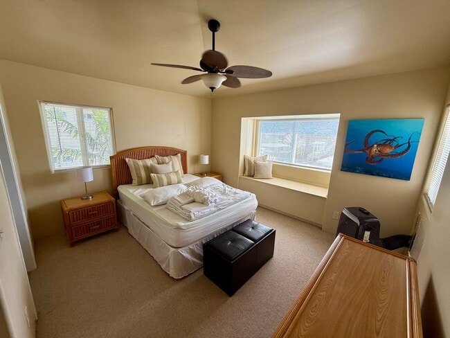 Building Photo - Bright 3 Bed, 2 Bath Condo