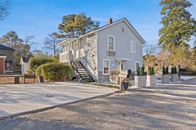 Building Photo - Stylish/Fully Furnished  2-Bedroom Retreat Near Campus & Downtown Columbia