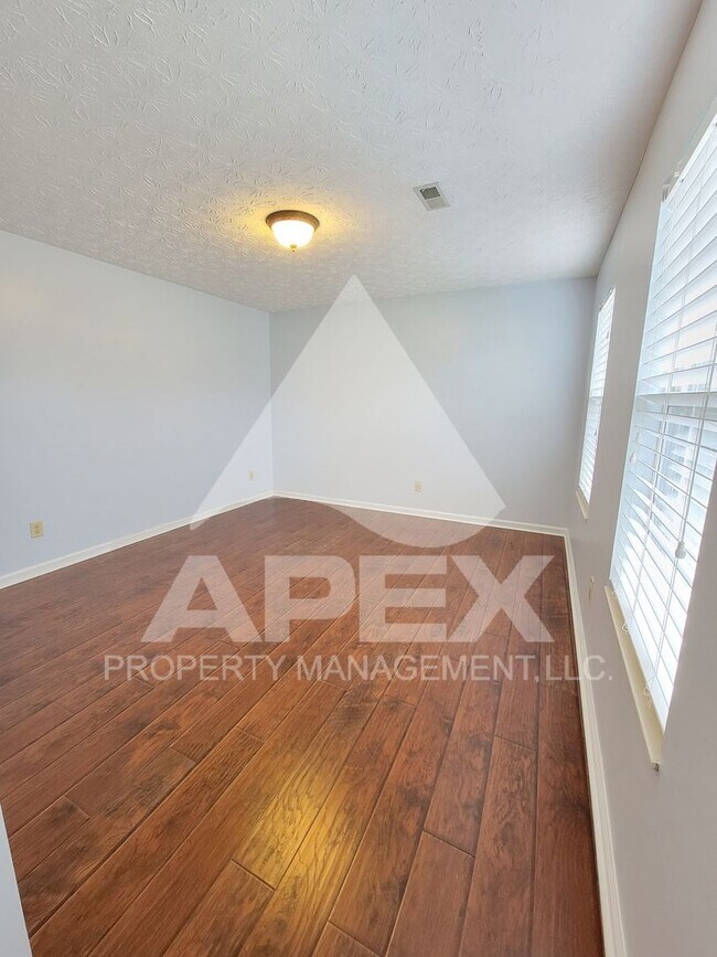 Building Photo - Gorgeous 4 Bd/2.5 Ba Single Family Home on...