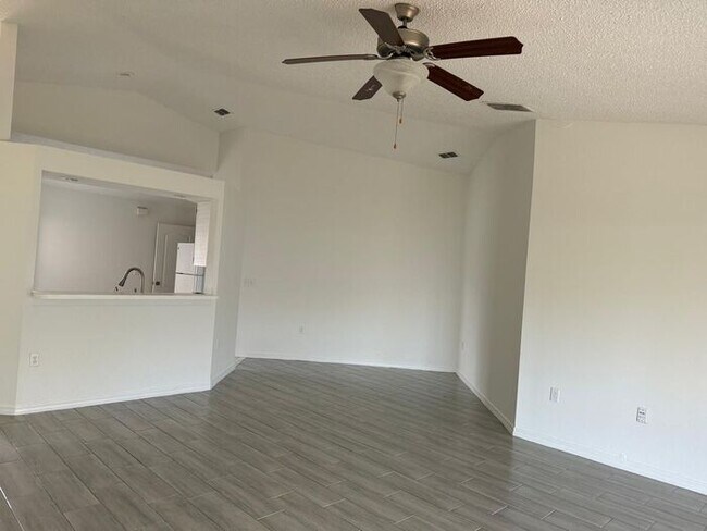 Building Photo - Spacious 3-Bedroom Home with Open Floor Plan – Great Location!