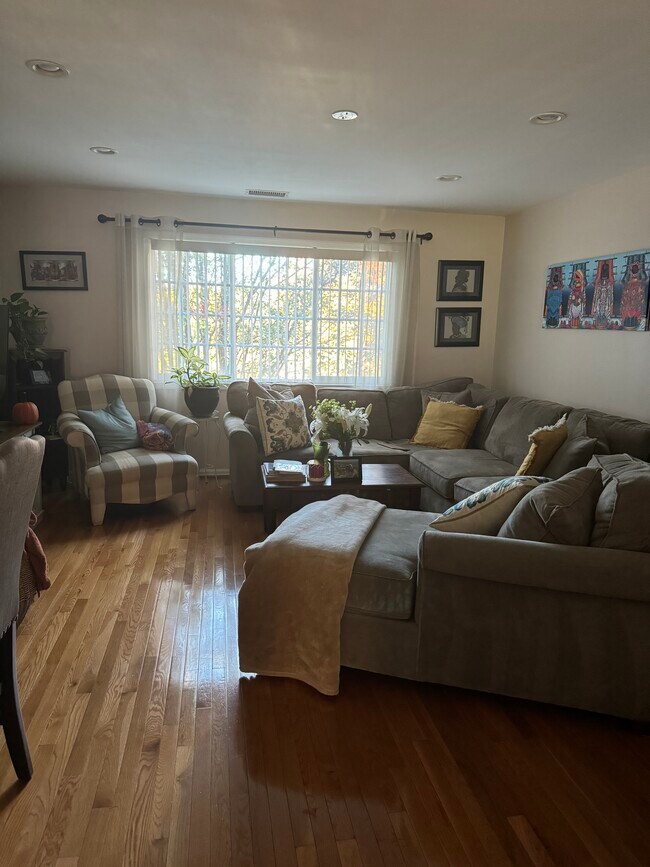 Sala de estar - 1515A N Van Dorn St