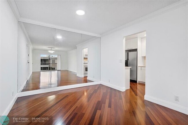 Building Photo - 6211 Bay Club Dr