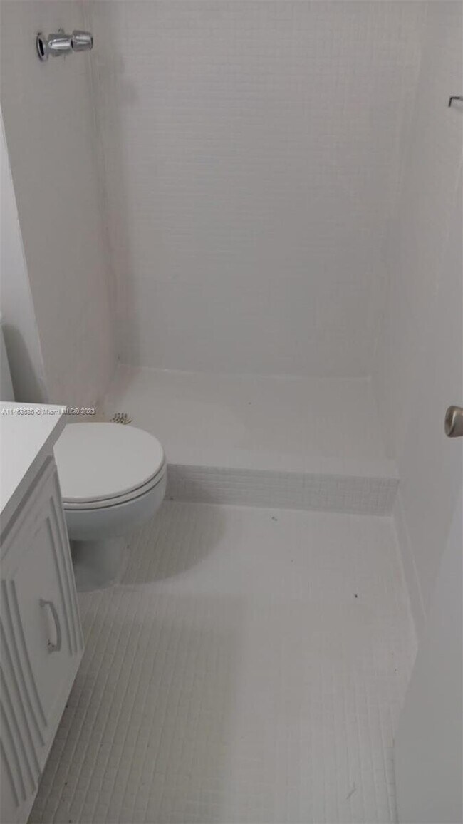 Foto del edificio - 488 NW 165th St