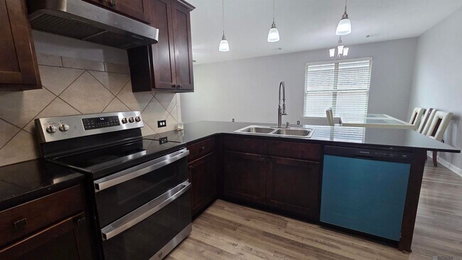 Building Photo - 583 Fall River Dr