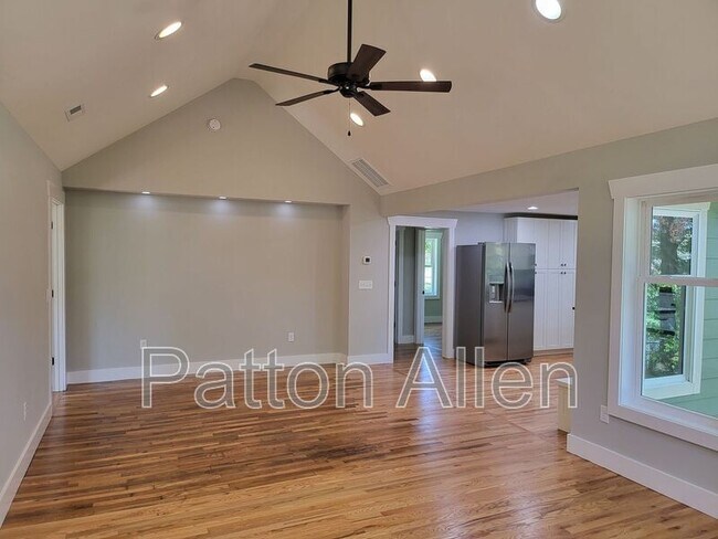 Foto del edificio - 295 School Rd E