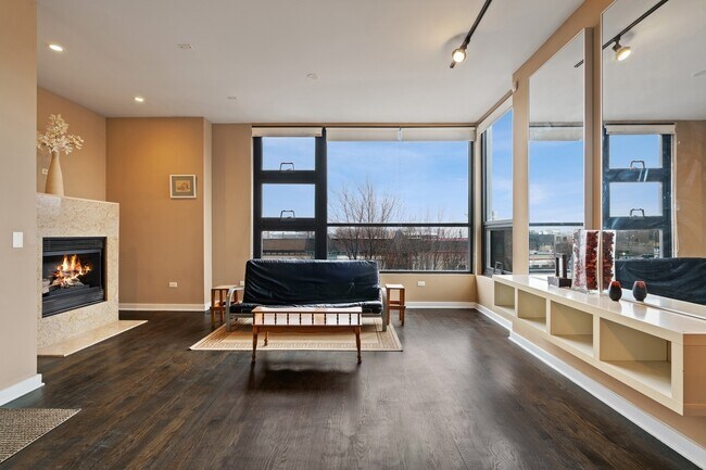 Open Space Living Area - 2414 W Grenshaw St