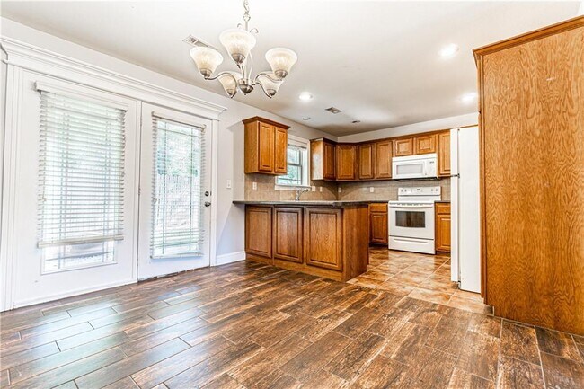 Foto del edificio - 802 Baker St NW