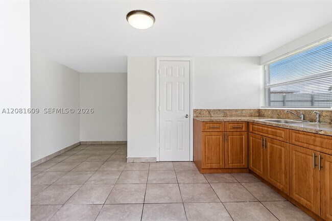 Foto del edificio - 2131 SW 98th Pl
