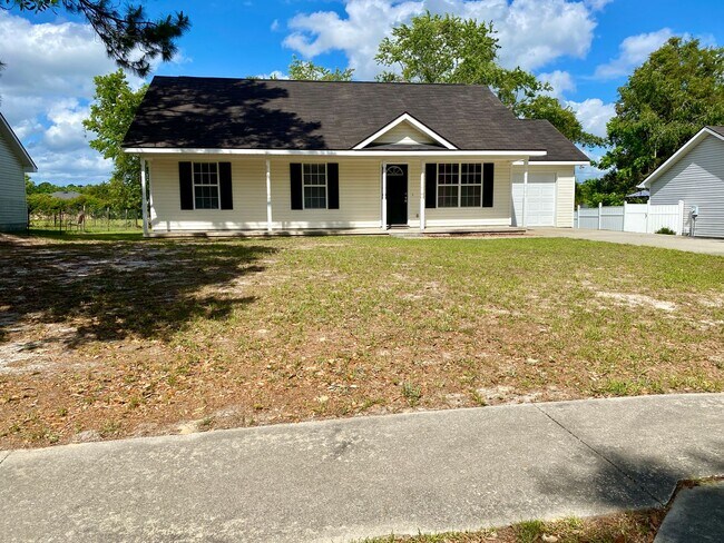 Building Photo - 3 bedroom 2 bath in the heart of Rincon