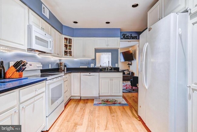 Building Photo - 114 Pinecrest Ln