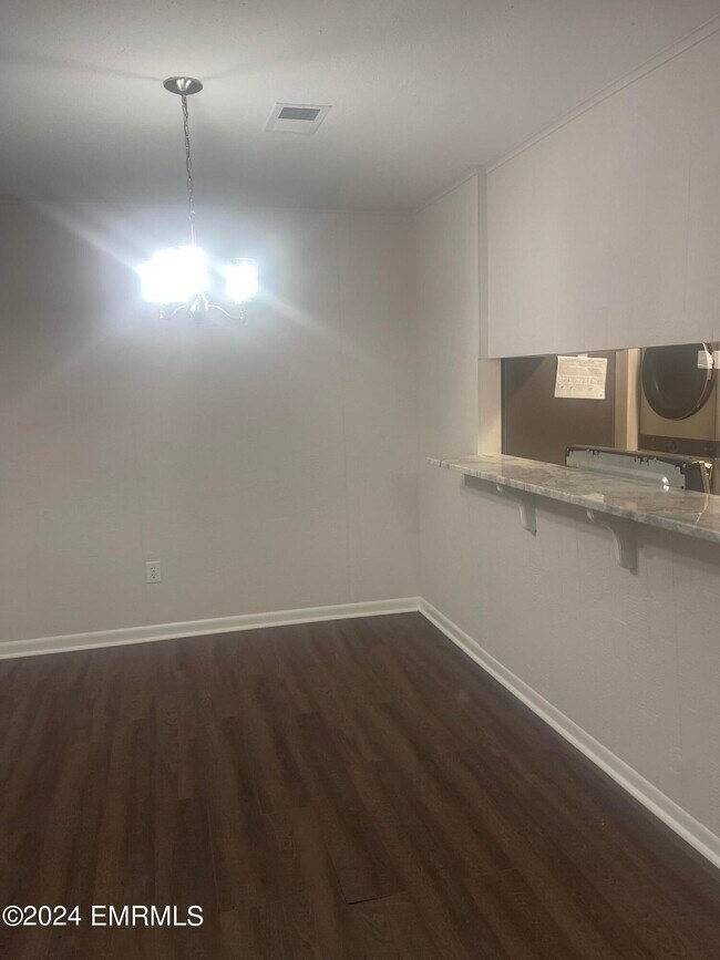 Foto del edificio - 5815 Poplar Springs Dr