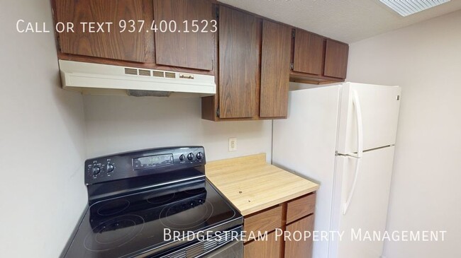 Building Photo - Updated ranch level 1 bedroom, 1 bath unit...