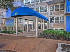 Building Photo - 210 N 17th St