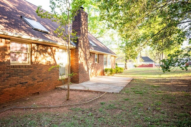 Foto del edificio - 3301 Sams Way SE