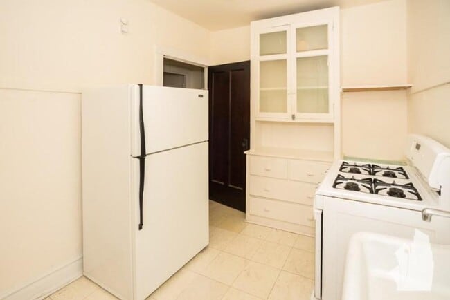 Building Photo - 0 bedroom in Chicago IL 60625