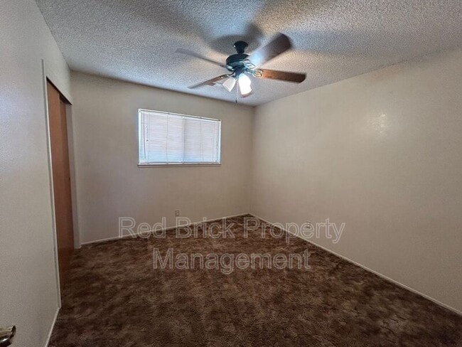 Foto del edificio - 7090 Louise Ave