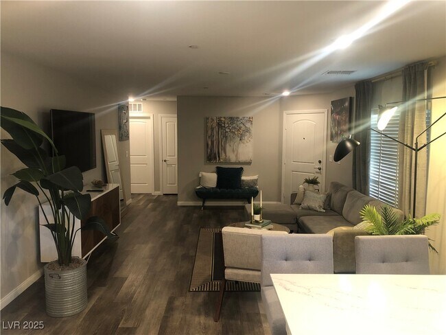 Foto del edificio - 6594 Secret Grove Ave