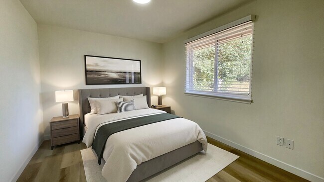 Foto del edificio - MOVE-IN READY LUXURY RENTAL - Beautifully Renovated 3 Bedroom, 2 Bathroom Duplex in Quiet Cul-de-...