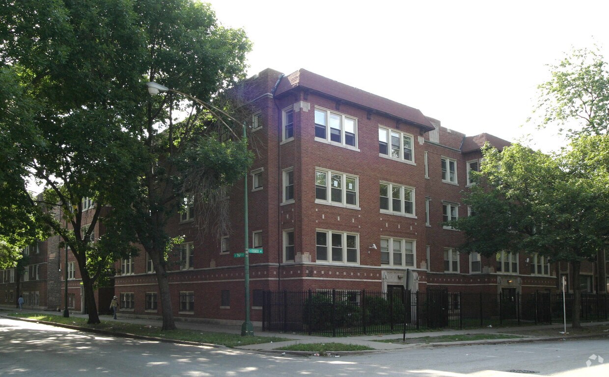 Foto principal - 7601 S Essex Ave