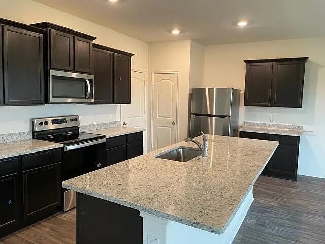 Foto del edificio - Beautifully Designed 4BR/2.5BA Home In The...