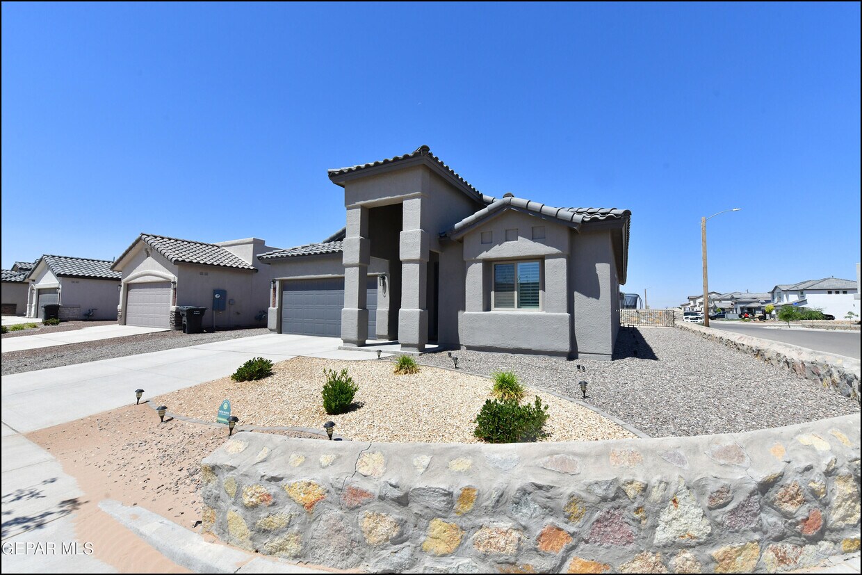 Foto principal - 975 Bicknor Pl