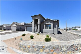 Building Photo - 975 Bicknor Pl