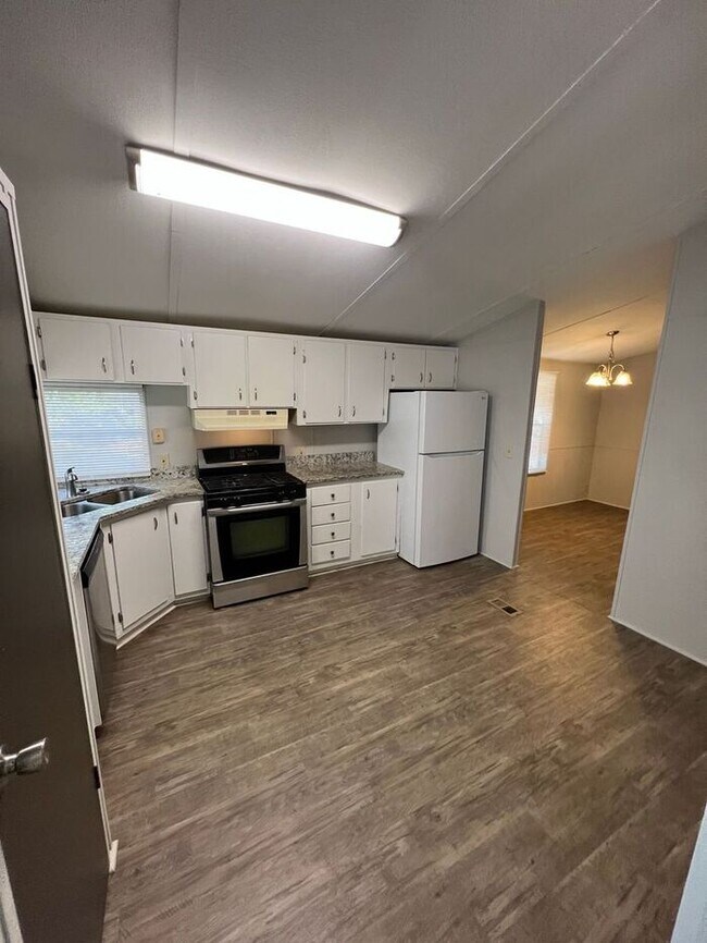 Building Photo - “Stylish & Comfortable 3BR Home in Sought-After Buford Community”