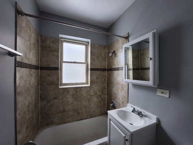 Foto del edificio - 5911 W Huron St