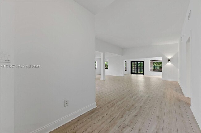 Foto del edificio - 7525 Adventure Ave