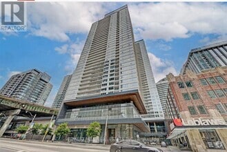Building Photo - 19-3819 Bathurst St