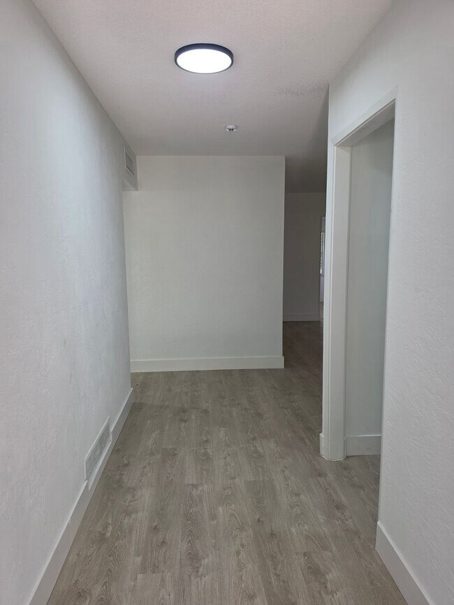 Foto del edificio - 640 Westward Cir